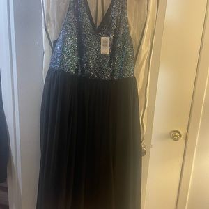NWT) Torrid dress size 18